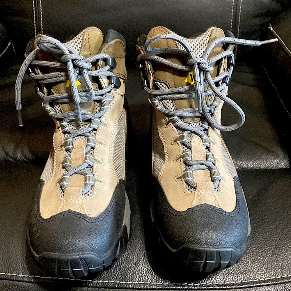 Vibram Vasque Woman’s Hiking Boots 7.5 Never Worn Bef… Gem